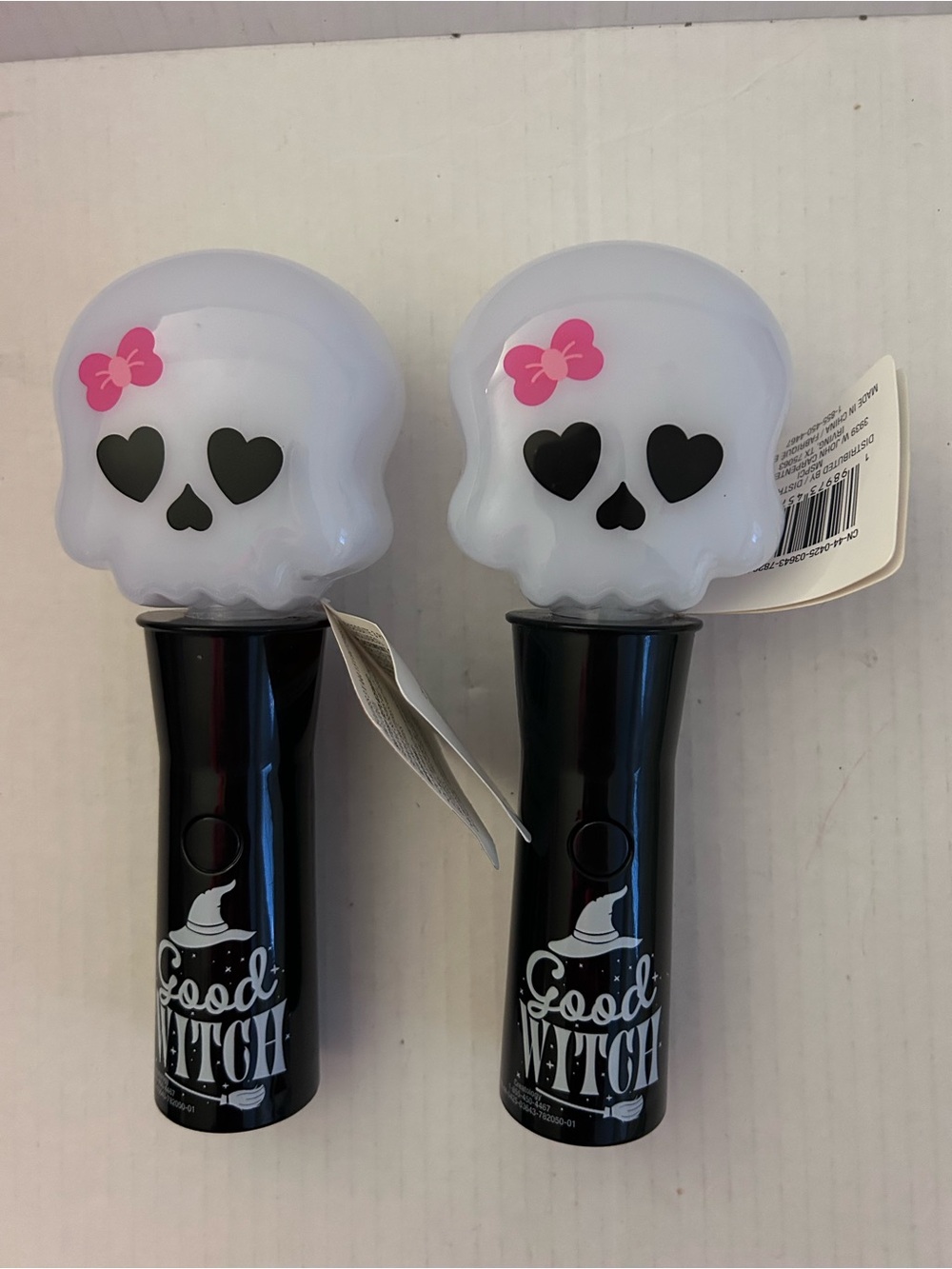 Set of 2 HALLOWEEN Skull Light-Up & glow Spinner - White & Black with Pink Bow